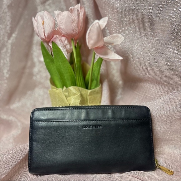 Cole haan black wallet - Picture 1 of 3